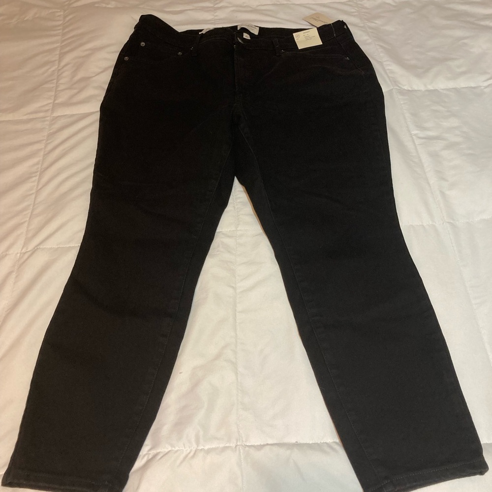 Universal Thread black Skinny Jeans. Brand new   20” across waist. 40” down